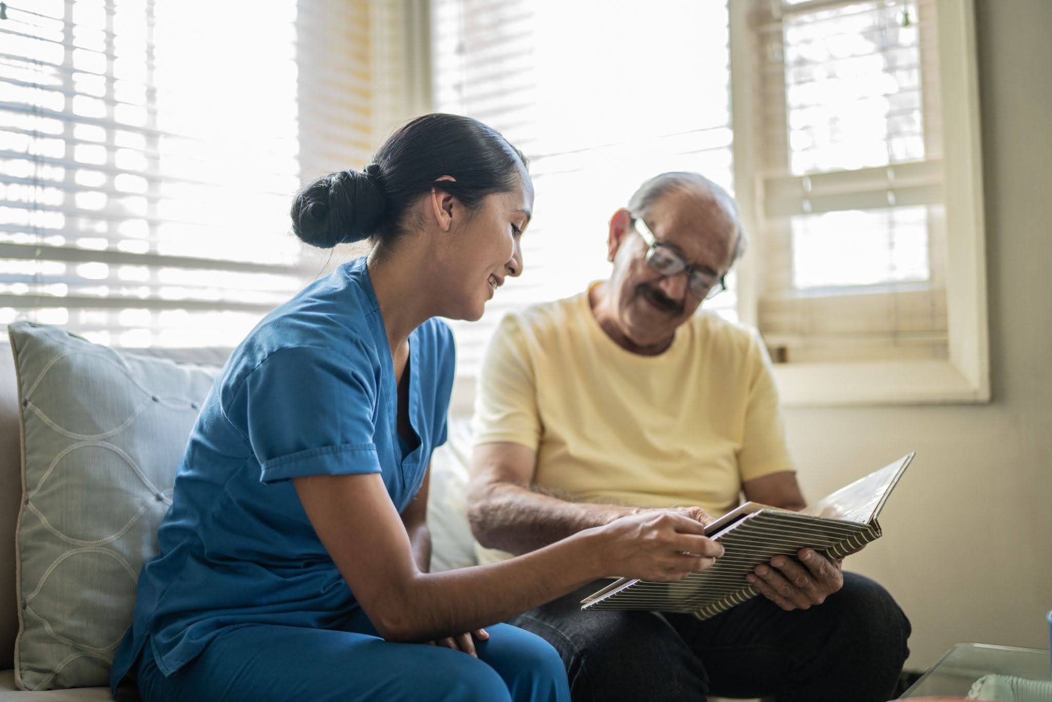 senior-memory-care-caregiver